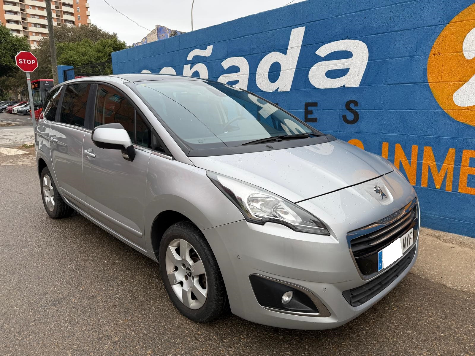 PEUGEOT 5008 1.6HDI 120CV