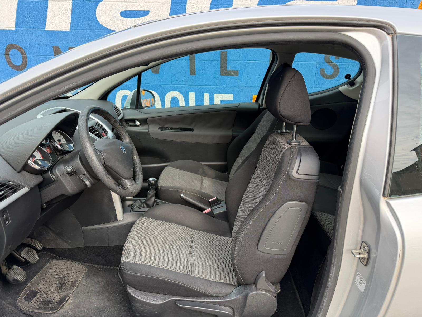 PEUGEOT 207 1.4 HDI 70CV - Imagen 14