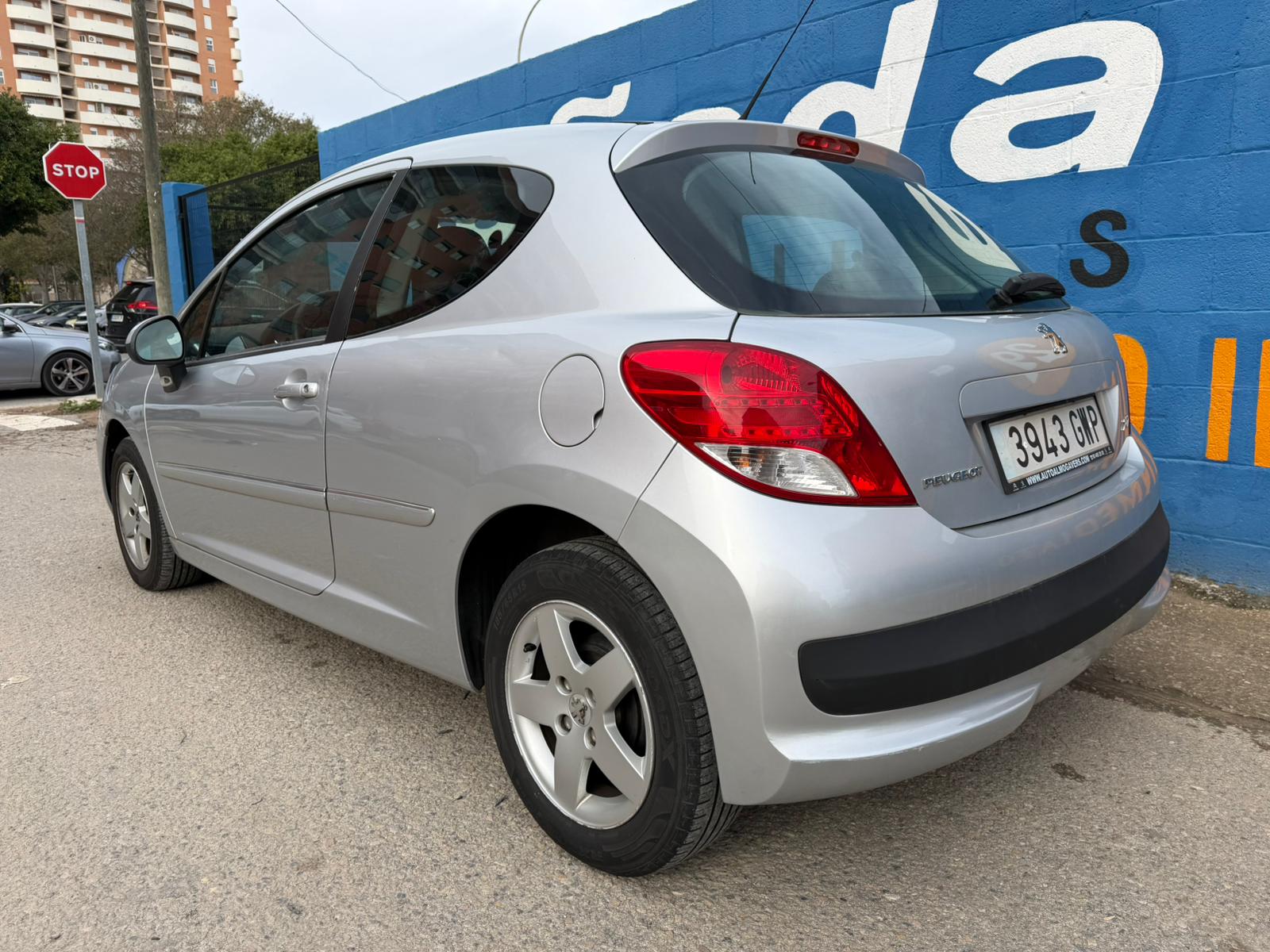 PEUGEOT 207 1.4 HDI 70CV - Imagen 11