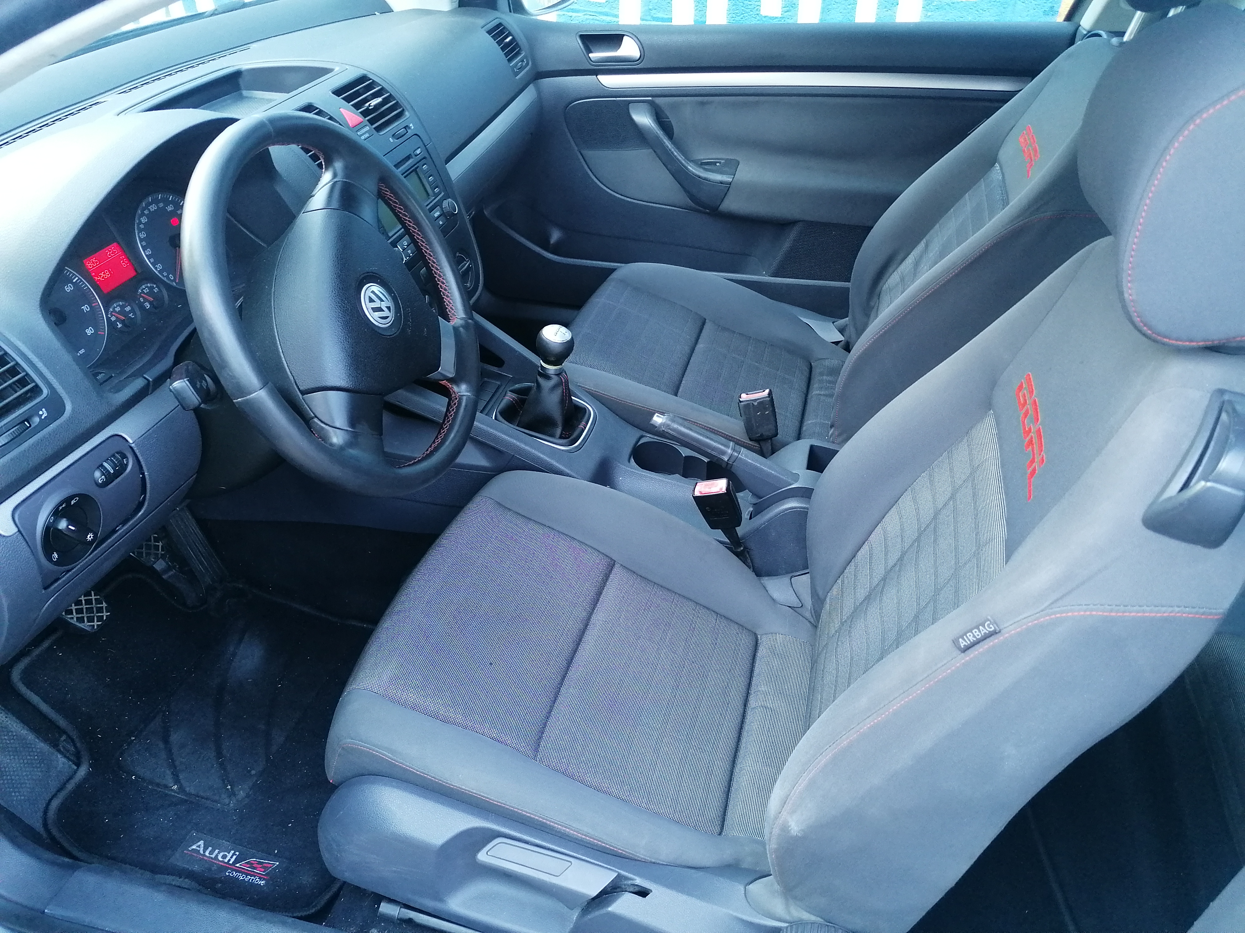 VOLKSWAGEN GOLF 5 1.6 I AÑO 2006 - Imagen 16