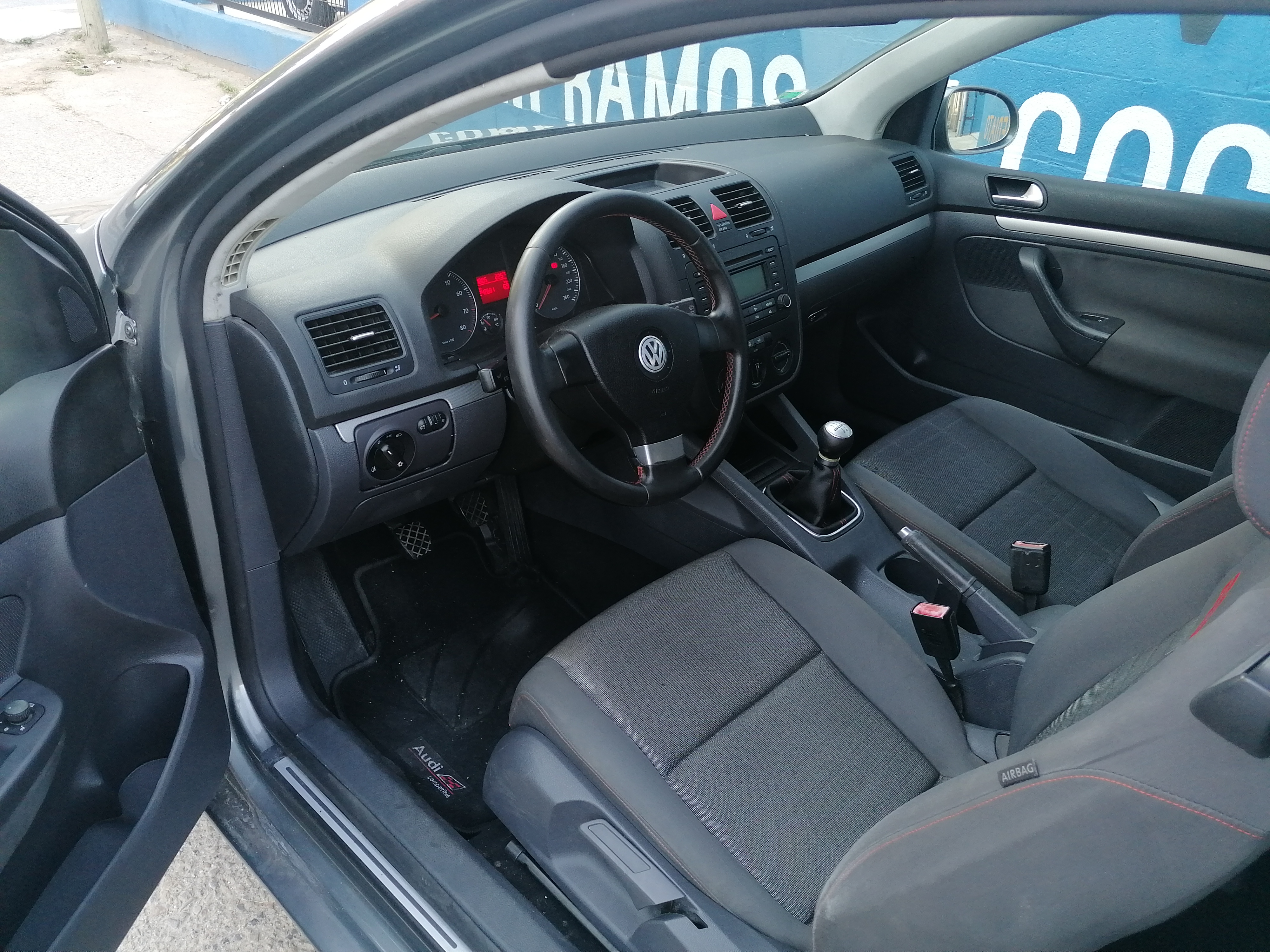 VOLKSWAGEN GOLF 5 1.6 I AÑO 2006 - Imagen 17