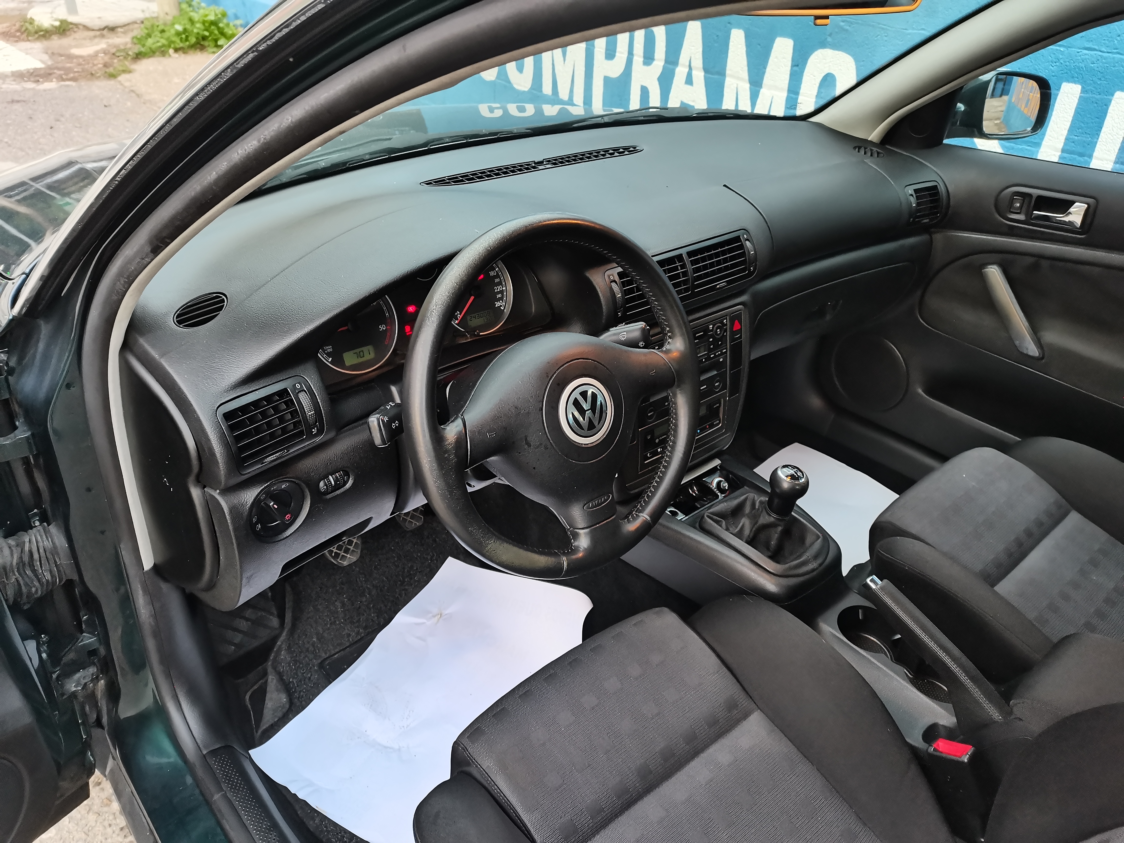 VOLKSWAGEN PASSAT 1.9 TDI 130 CV - Imagen 17
