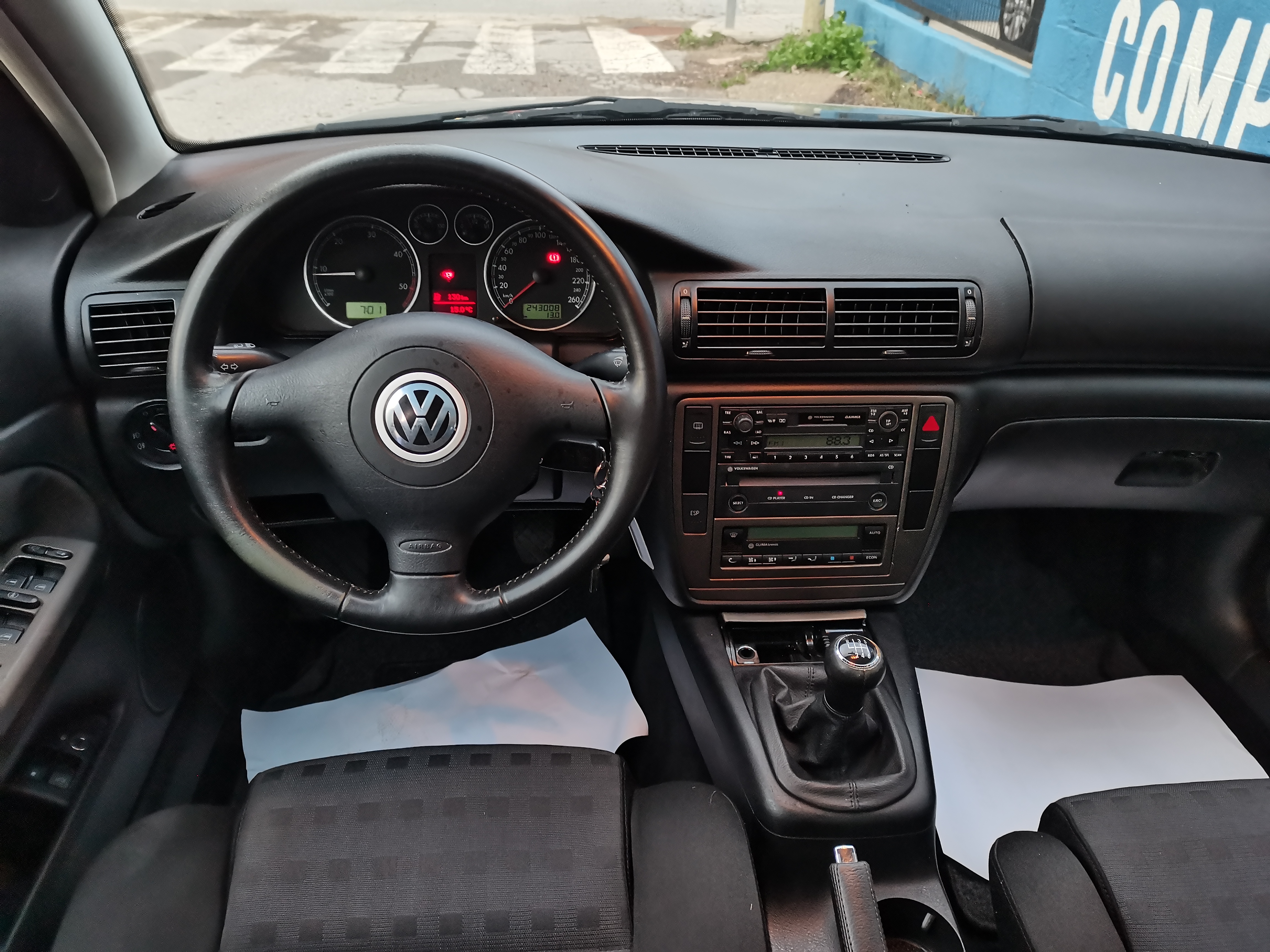VOLKSWAGEN PASSAT 1.9 TDI 130 CV - Imagen 19