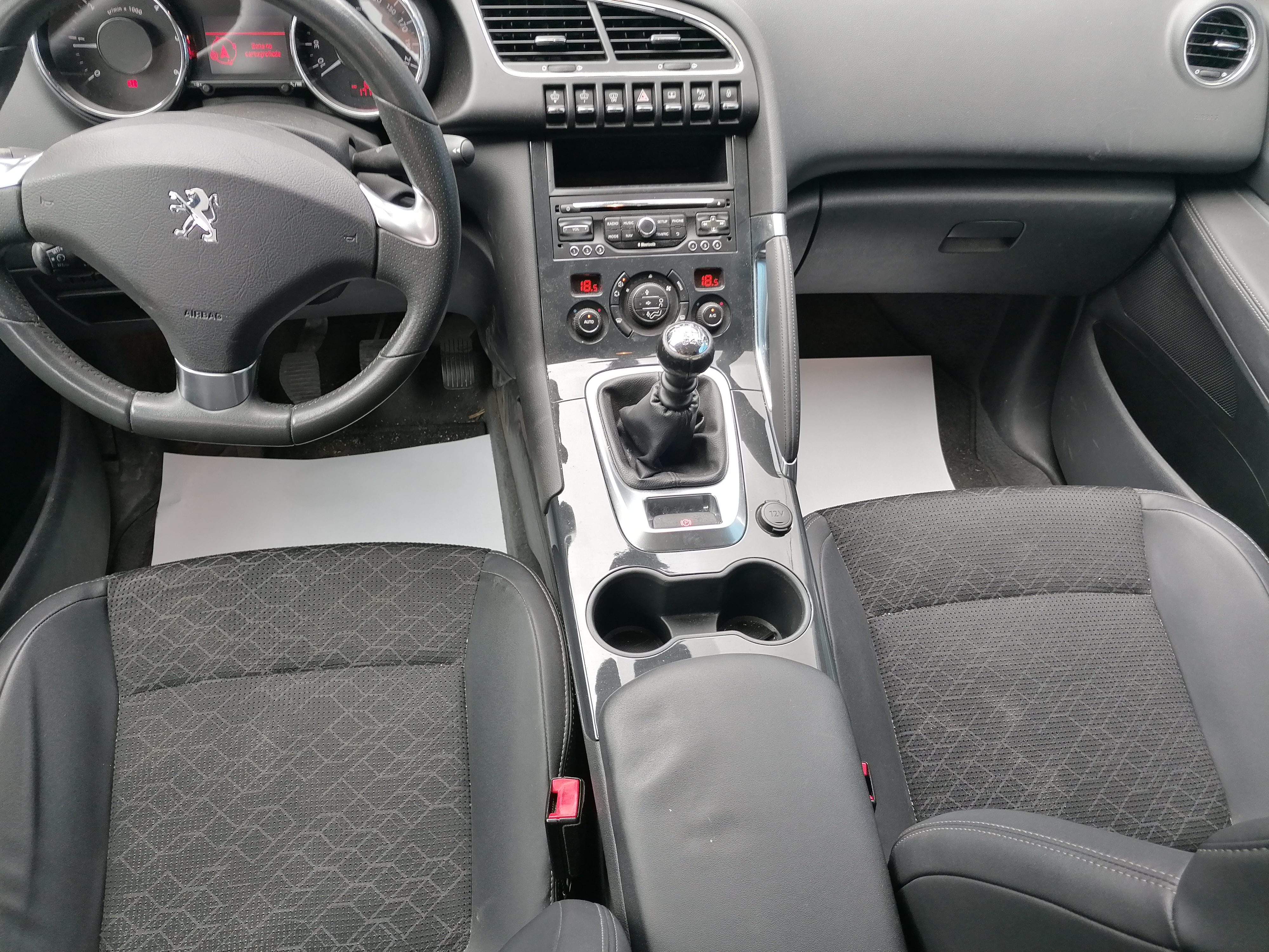 PEUGEOT 3008 1.6HDI 115CV AÑO 2014 - Imagen 21