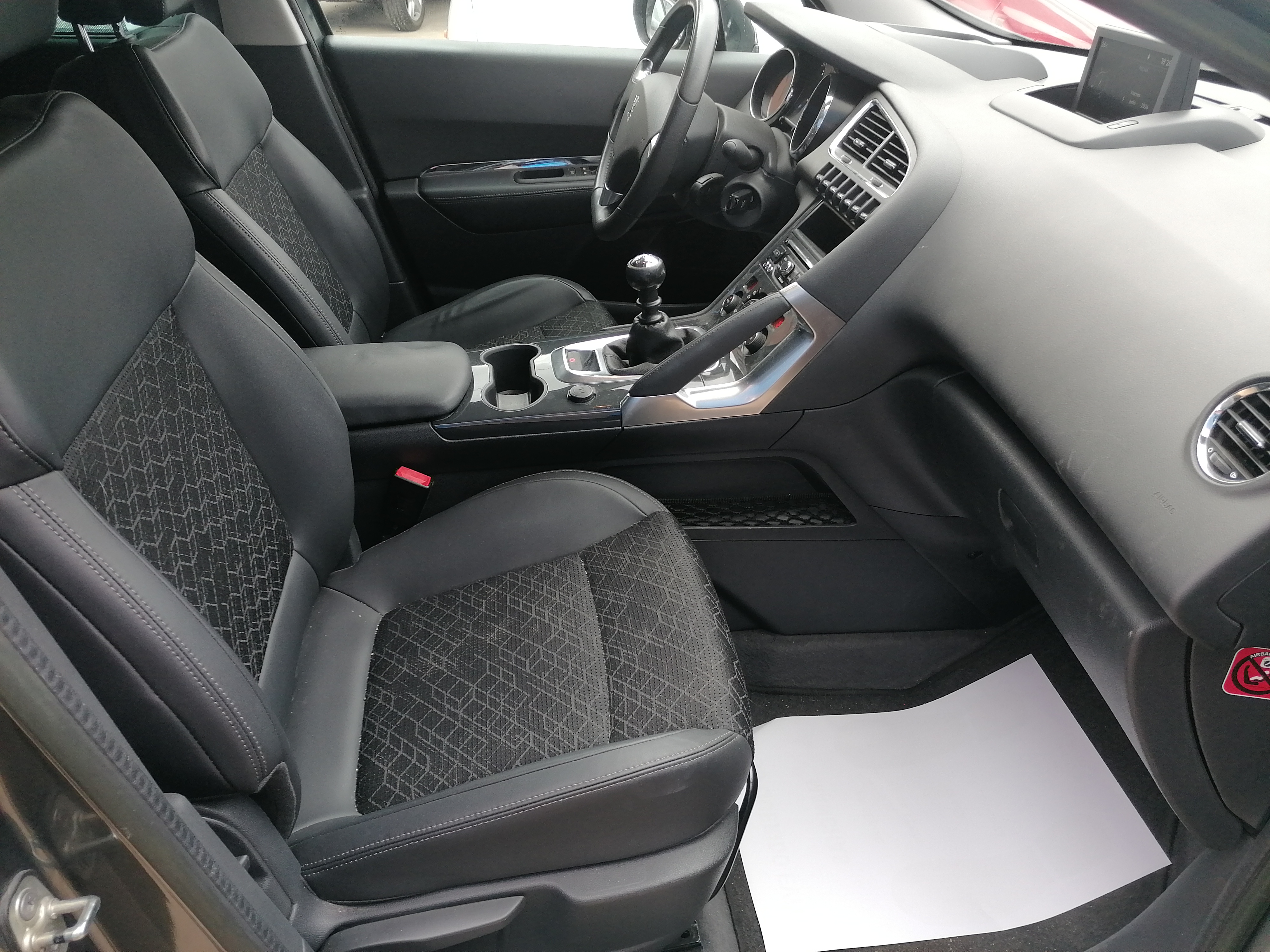 PEUGEOT 3008 1.6HDI 115CV AÑO 2014 - Imagen 19