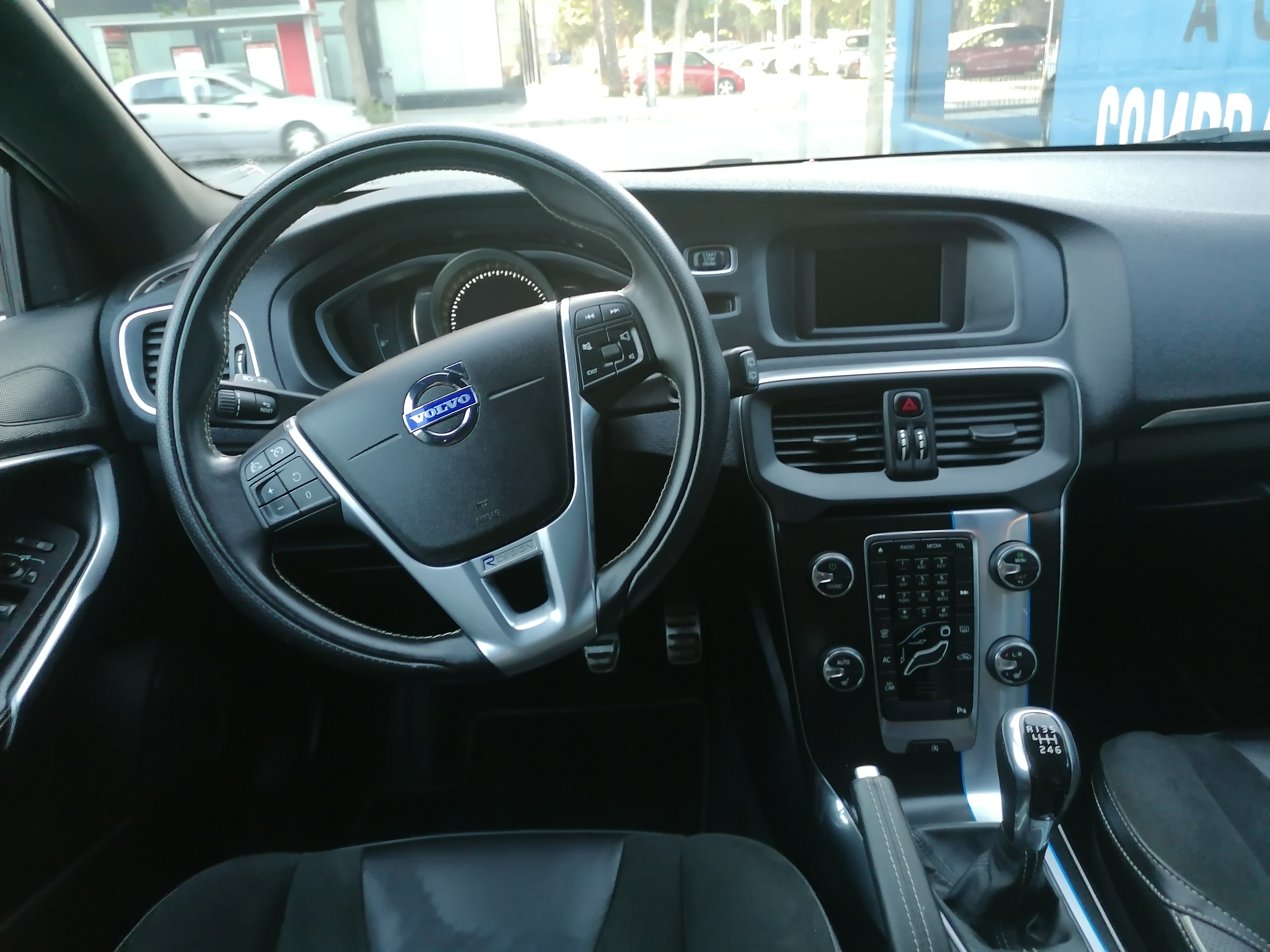 VOLVO V40 1.6 D2 115CV AÑO 2014 - Imagen 19