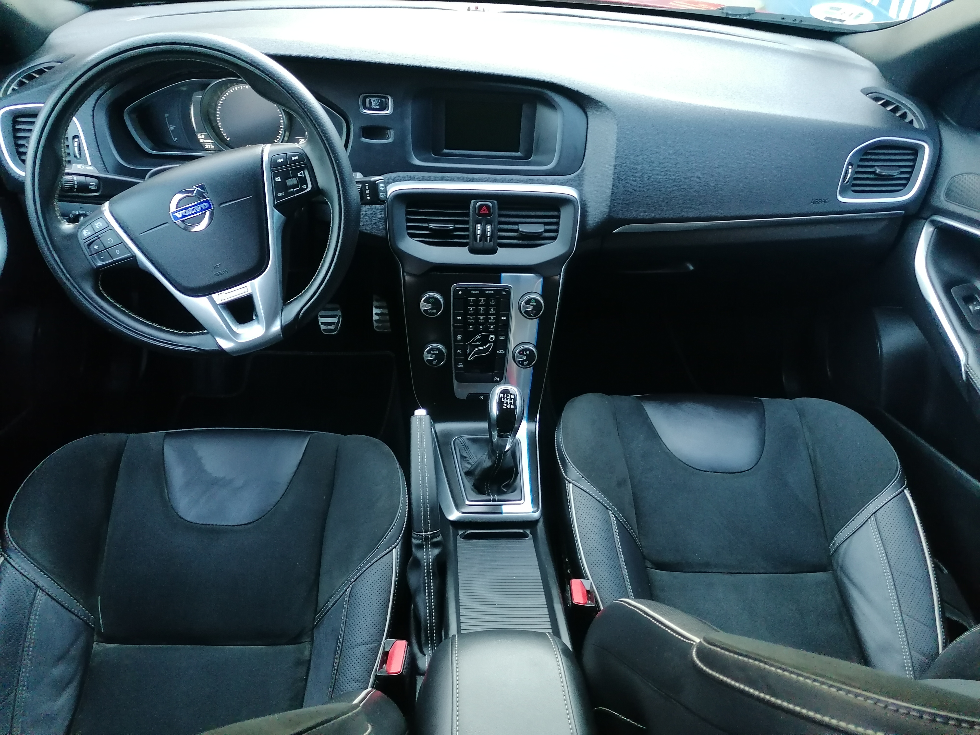 VOLVO V40 1.6 D2 115CV AÑO 2014 - Imagen 18