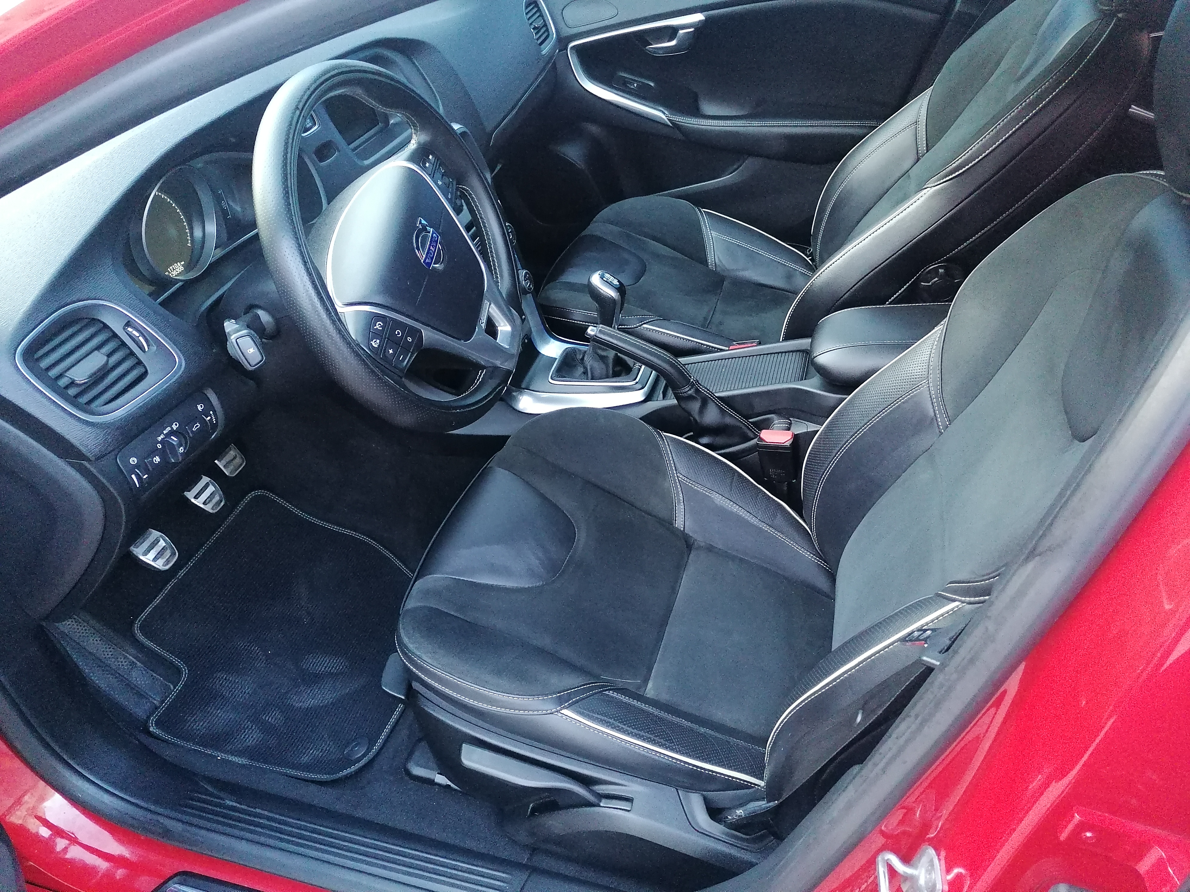 VOLVO V40 1.6 D2 115CV AÑO 2014 - Imagen 16