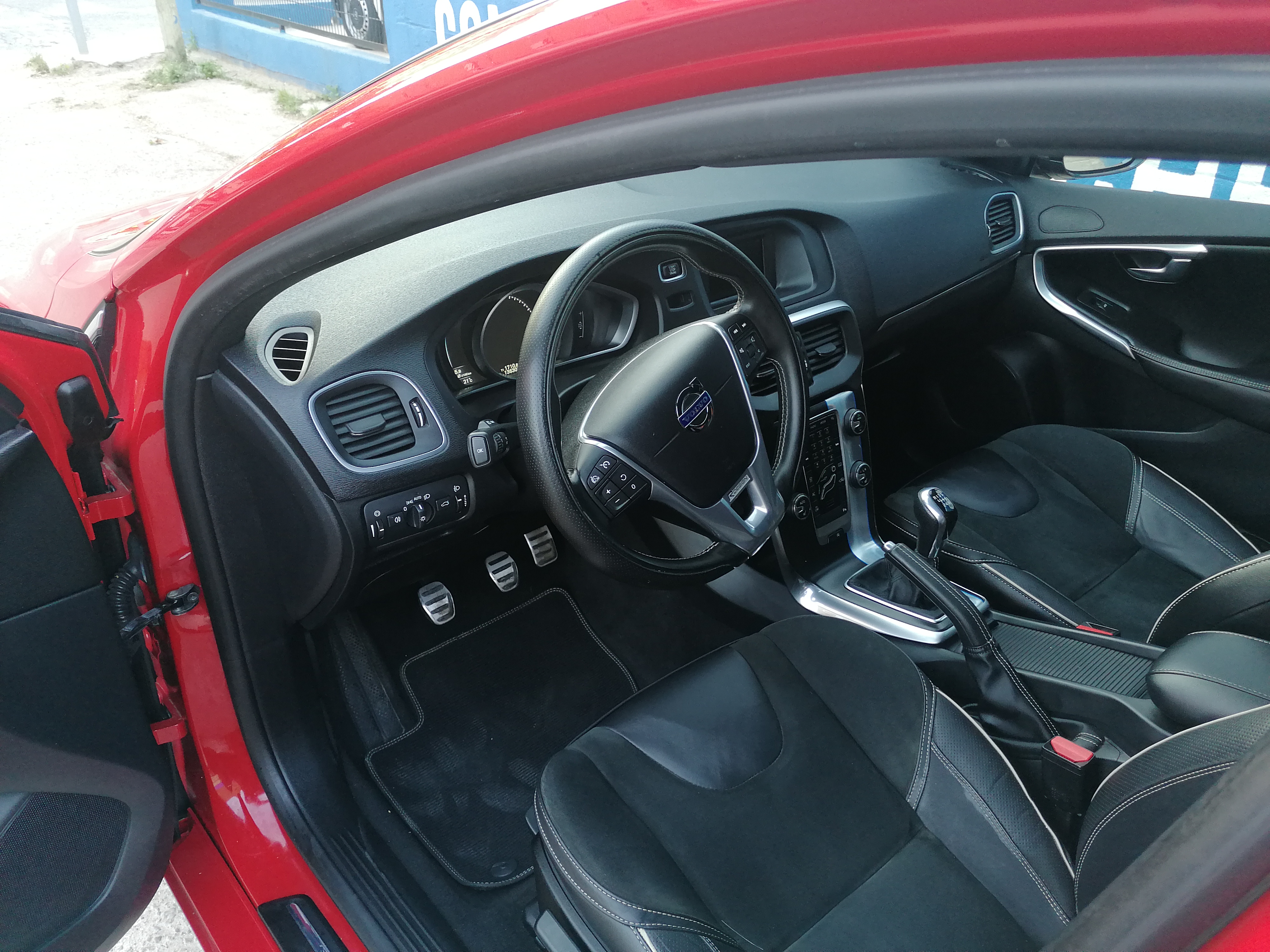 VOLVO V40 1.6 D2 115CV AÑO 2014 - Imagen 17
