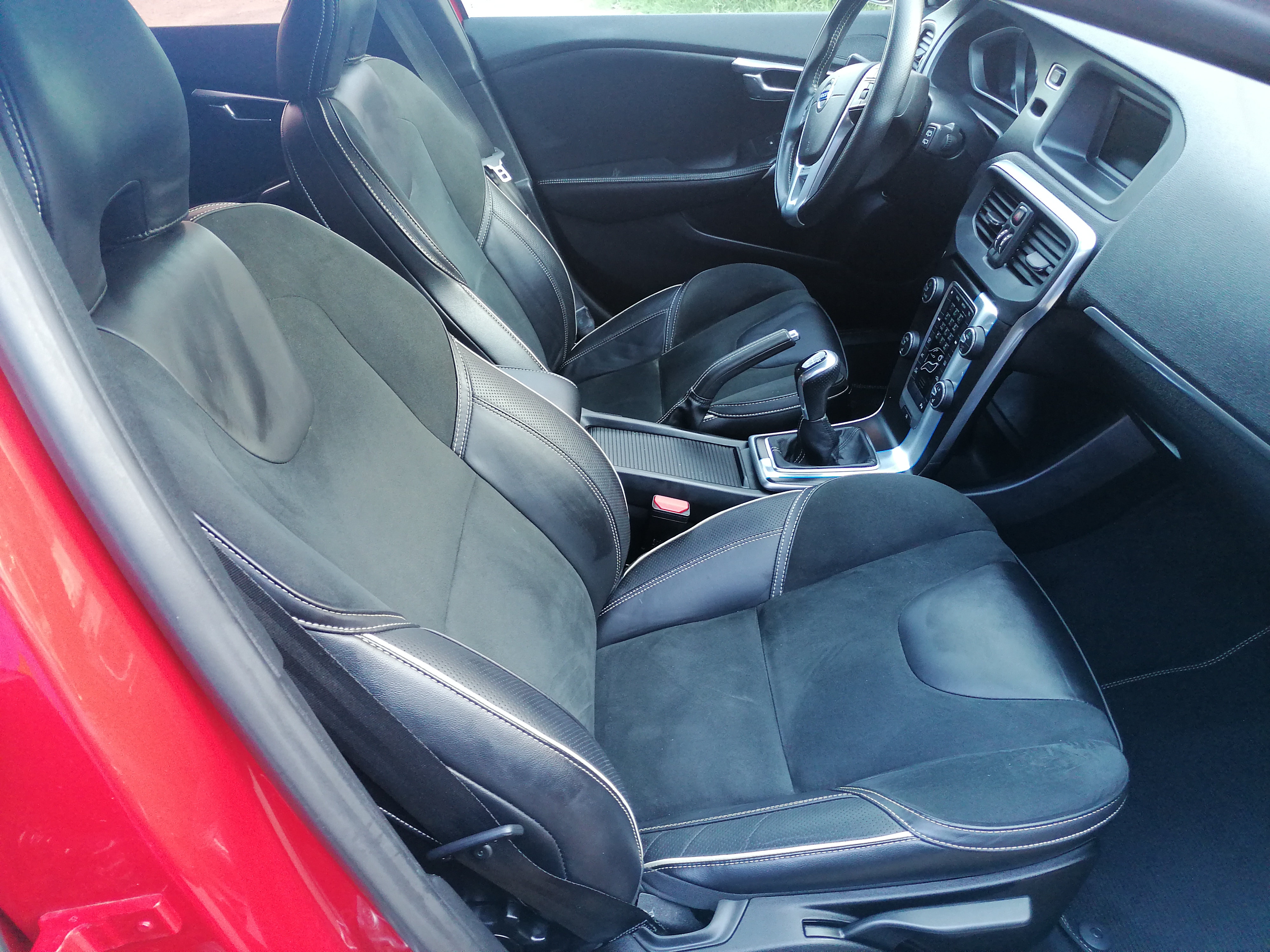 VOLVO V40 1.6 D2 115CV AÑO 2014 - Imagen 20