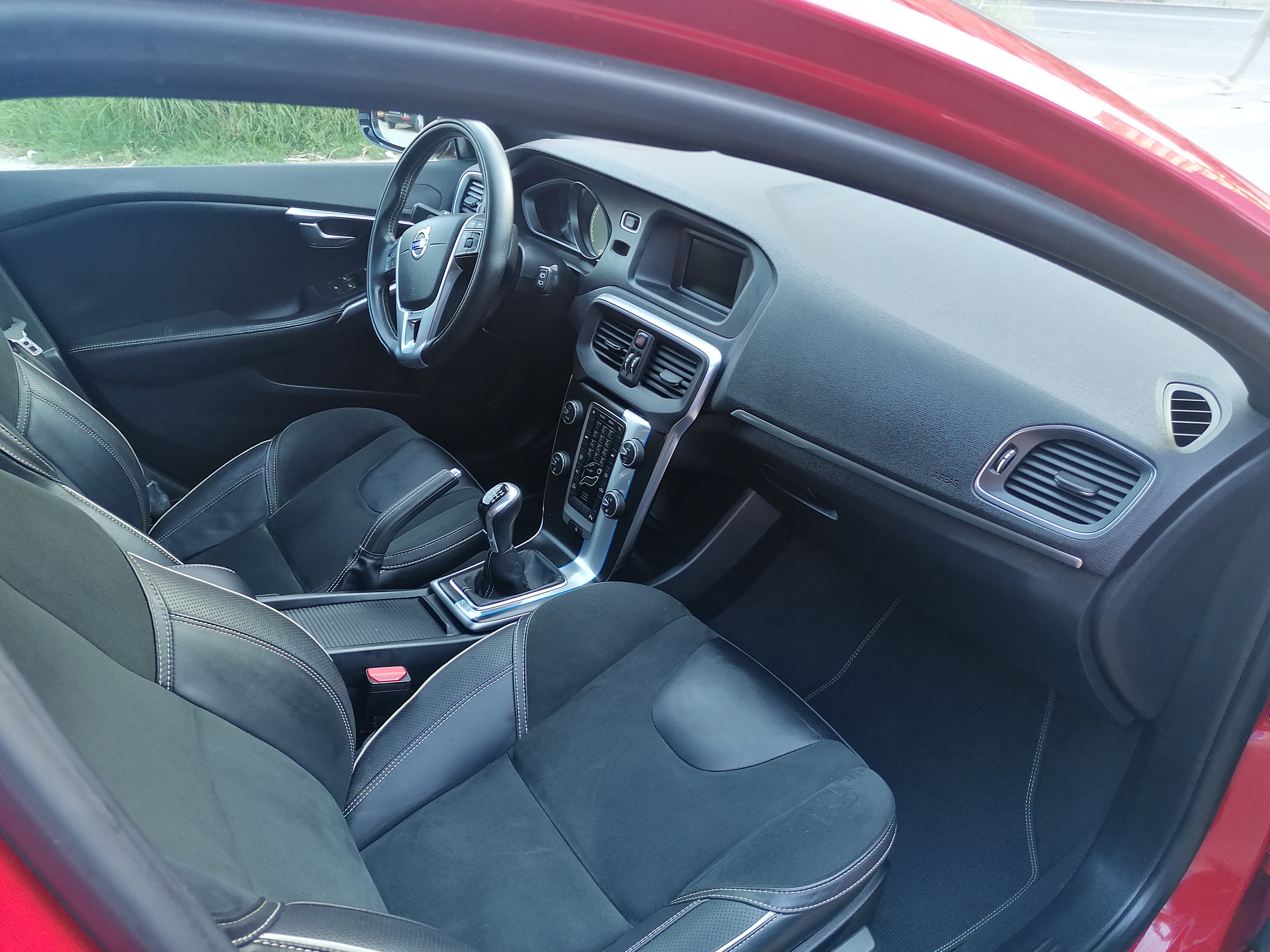 VOLVO V40 1.6 D2 115CV AÑO 2014 - Imagen 21